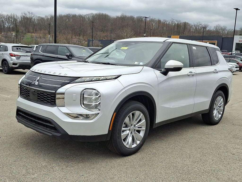 2026 Mitsubishi Outlander ES
