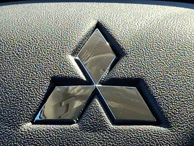 2026 Mitsubishi Outlander ES
