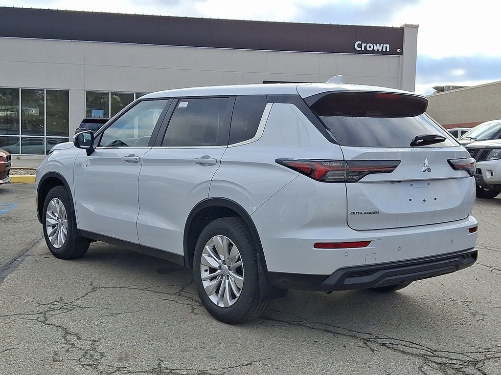 2026 Mitsubishi Outlander ES