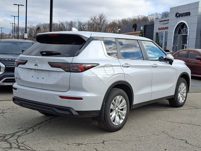 2026 Mitsubishi Outlander ES