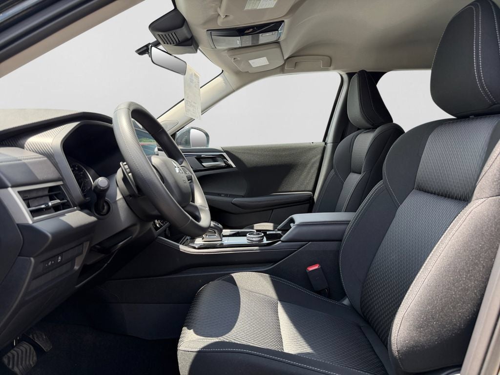 2026 Mitsubishi Outlander ES
