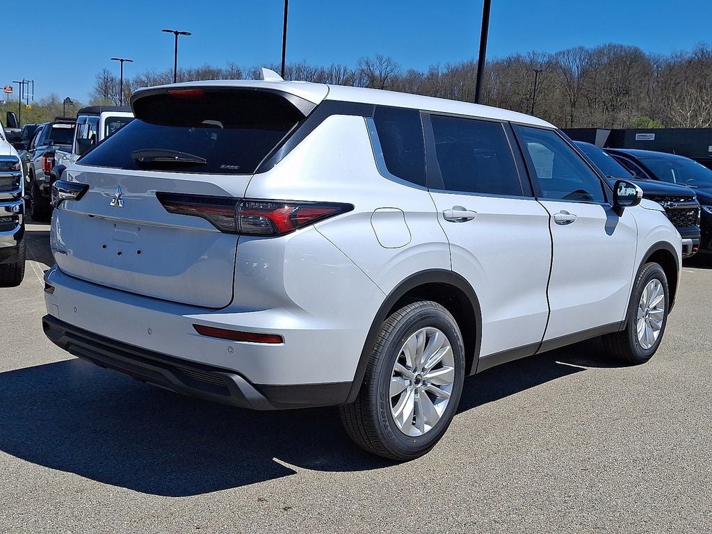 2026 Mitsubishi Outlander ES