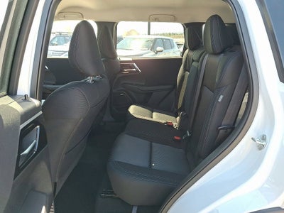 2026 Mitsubishi Outlander ES