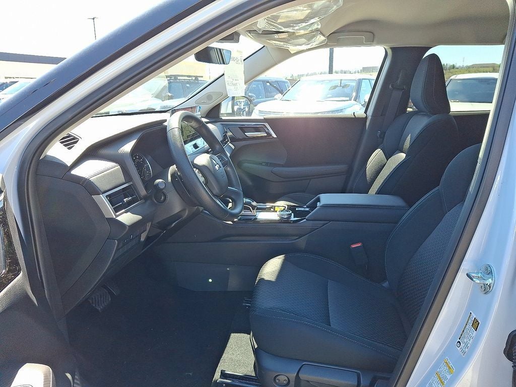 2026 Mitsubishi Outlander ES