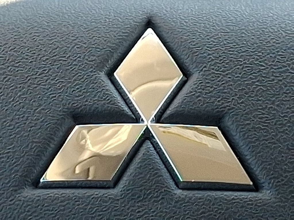 2026 Mitsubishi Outlander ES