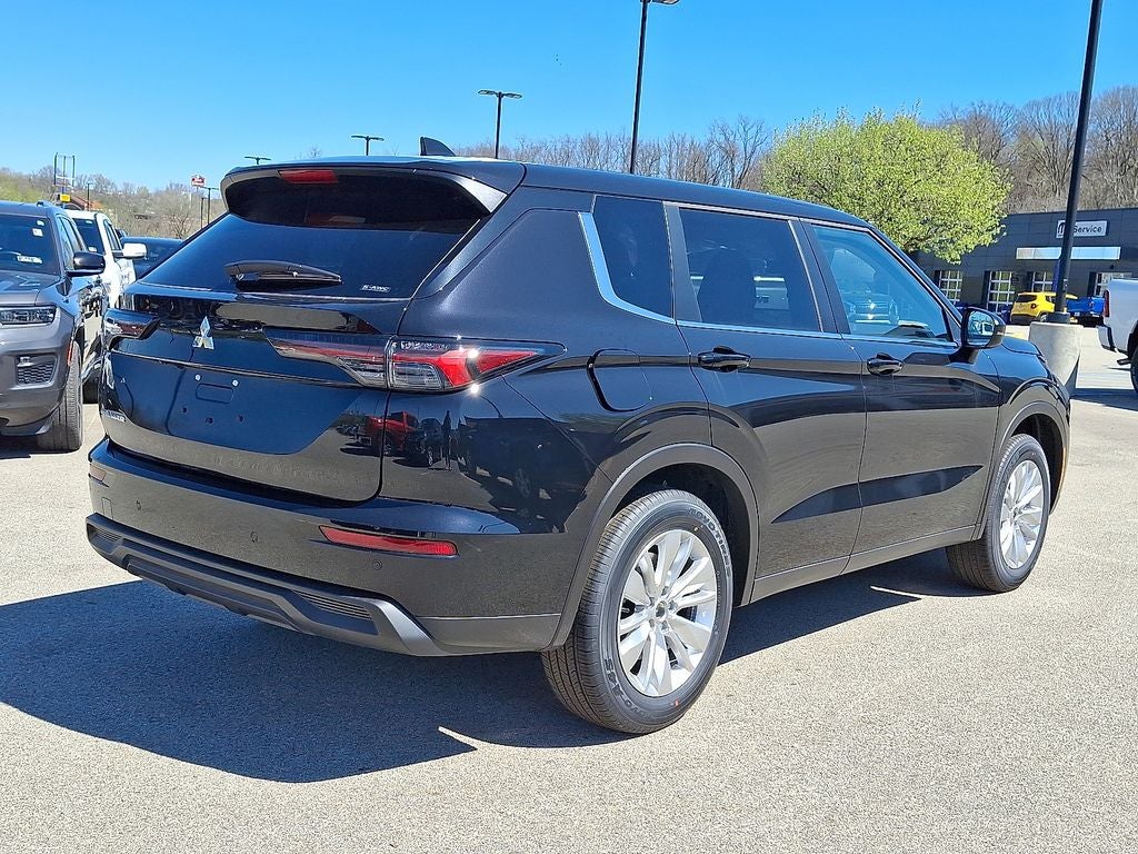 2026 Mitsubishi Outlander ES