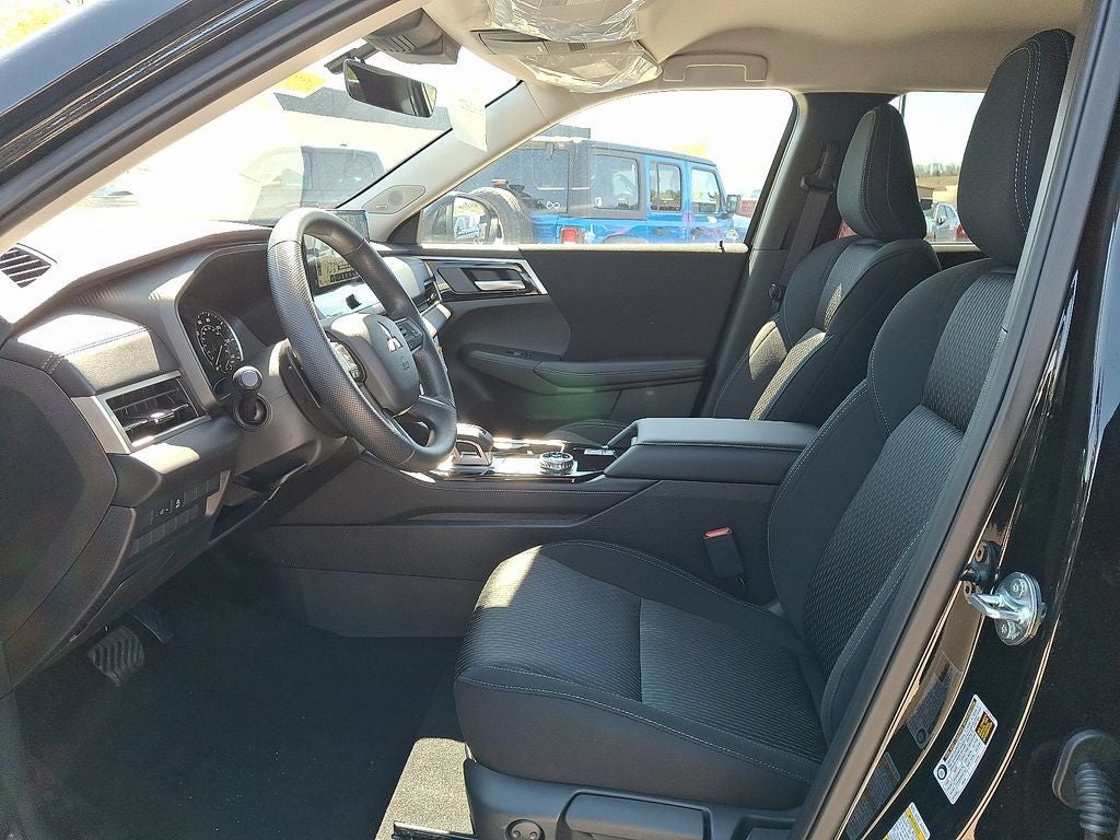 2026 Mitsubishi Outlander ES