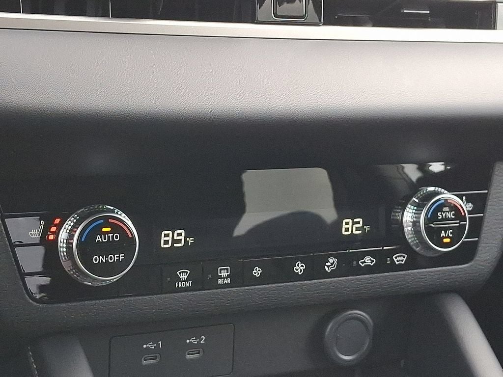 2026 Mitsubishi Outlander ES