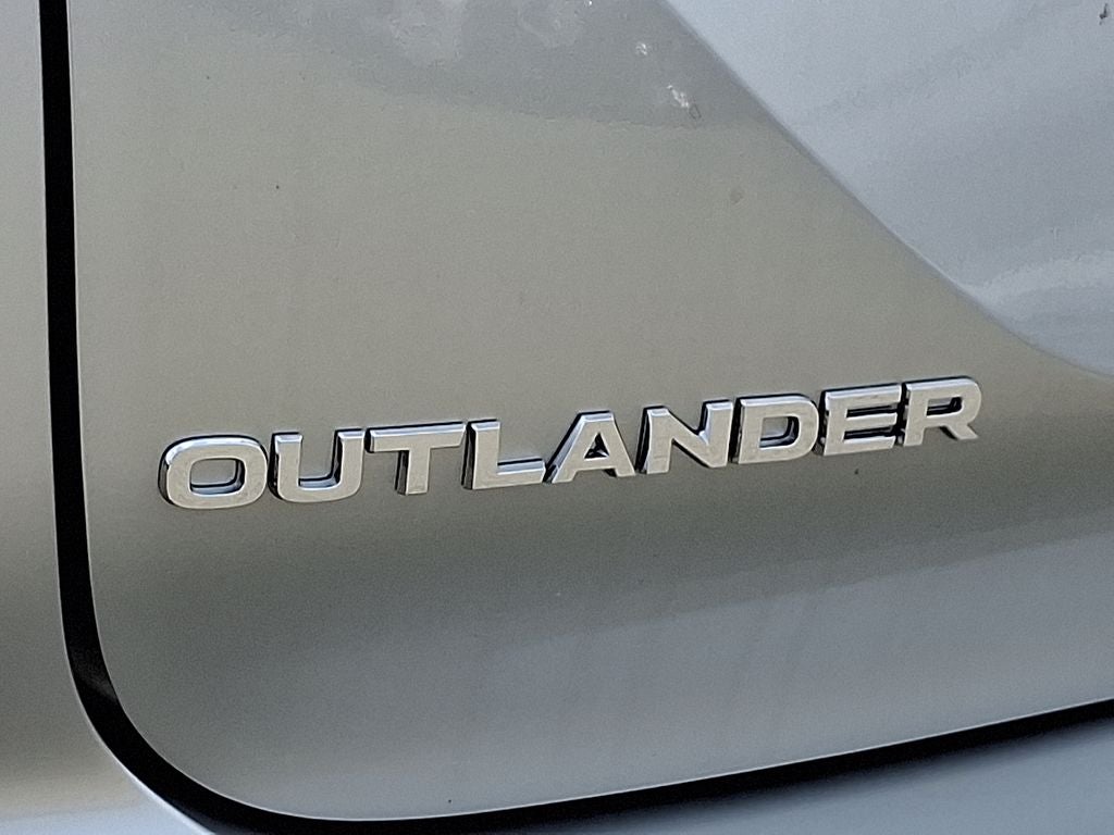 2026 Mitsubishi Outlander ES