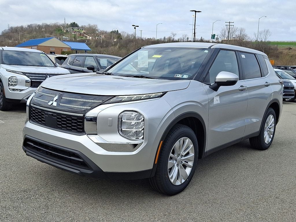2026 Mitsubishi Outlander ES