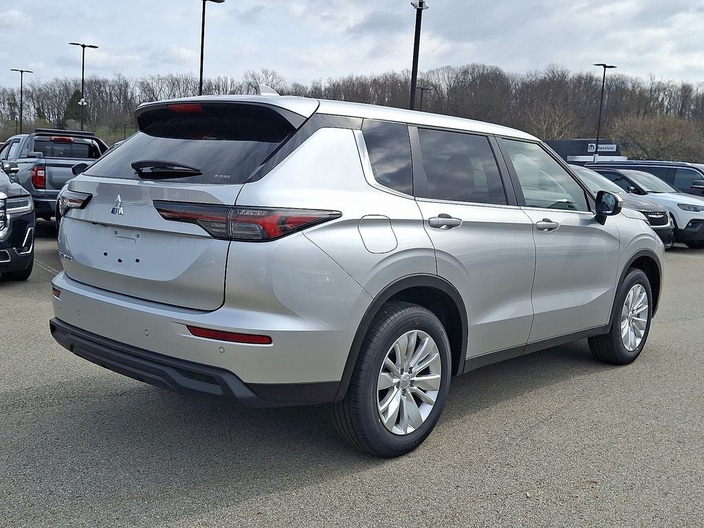 2026 Mitsubishi Outlander ES