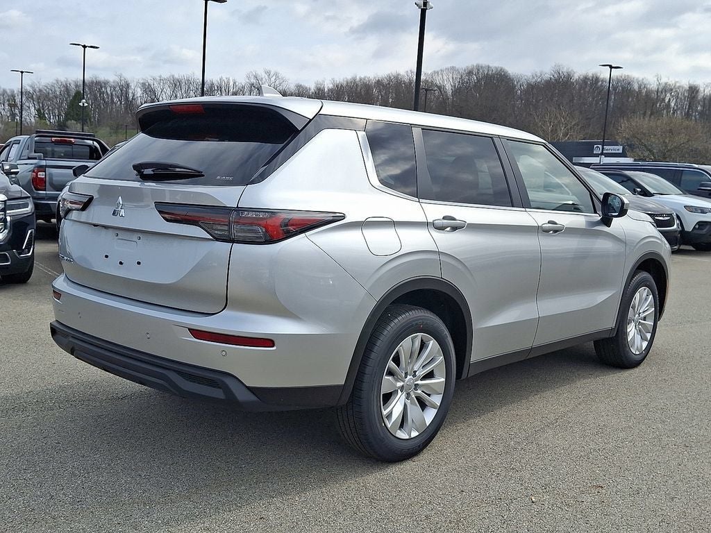 2026 Mitsubishi Outlander ES