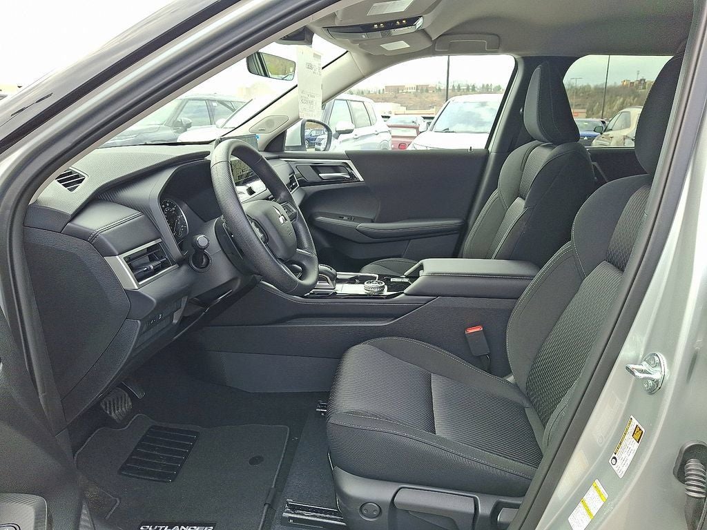 2026 Mitsubishi Outlander ES