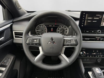 2026 Mitsubishi Outlander LE