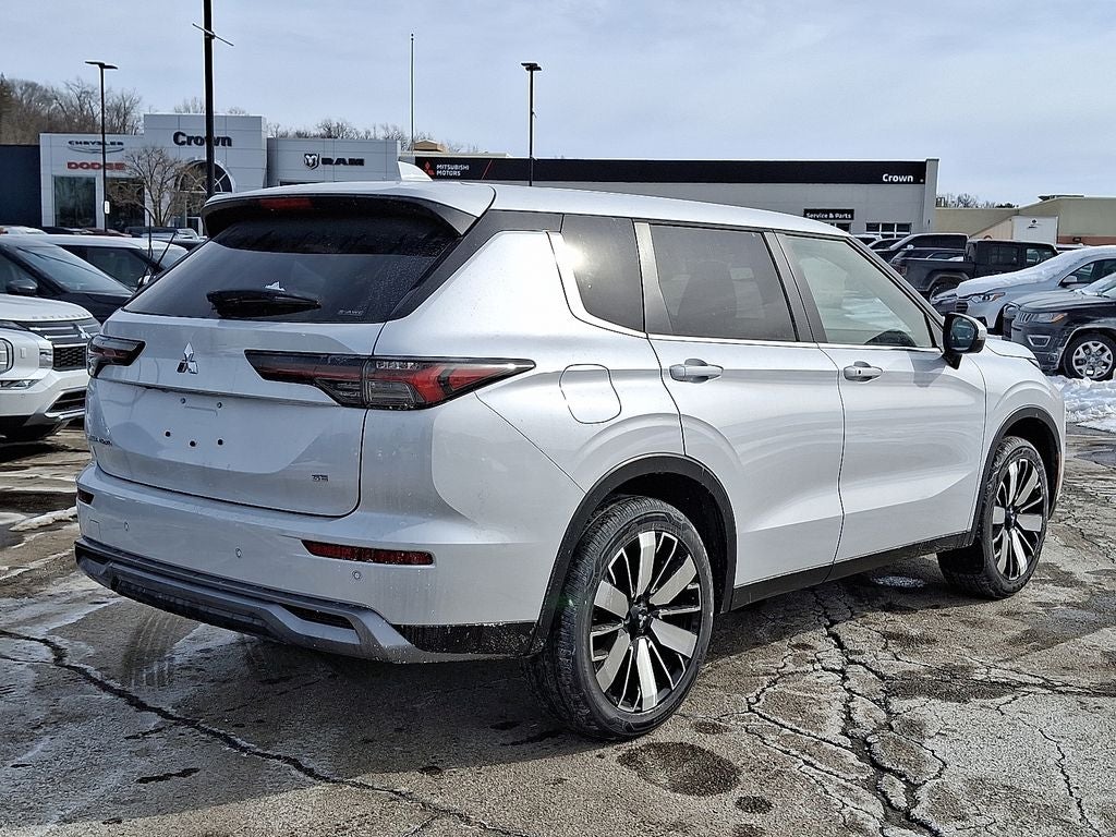 2026 Mitsubishi Outlander SE TECH