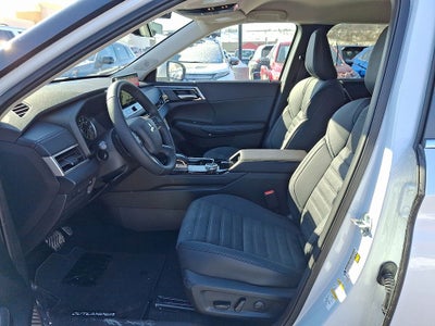 2026 Mitsubishi Outlander SE