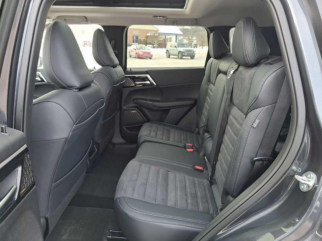 2026 Mitsubishi Outlander SE TECH