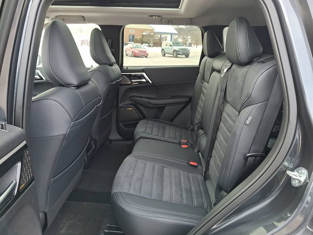 2026 Mitsubishi Outlander SE TECH