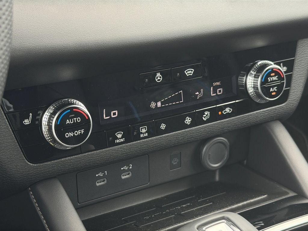 2026 Mitsubishi Outlander LE