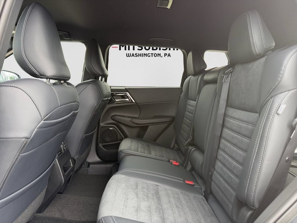 2026 Mitsubishi Outlander LE