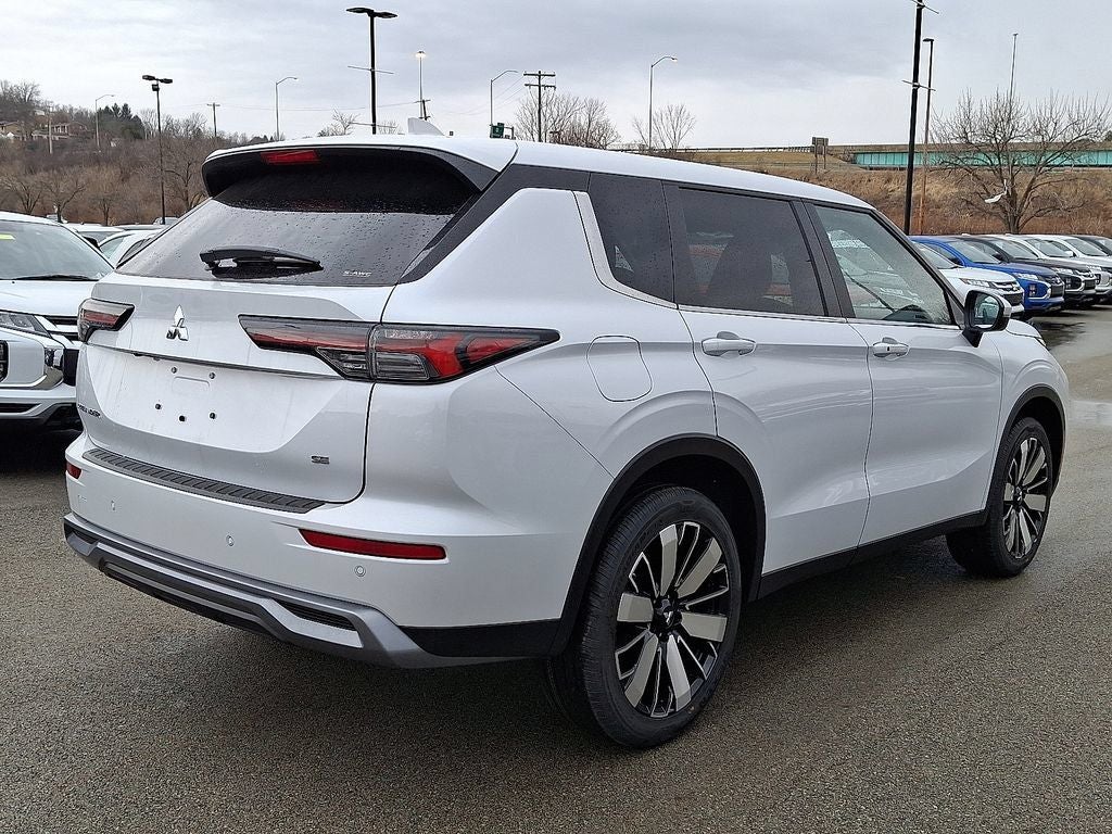 2026 Mitsubishi Outlander SE