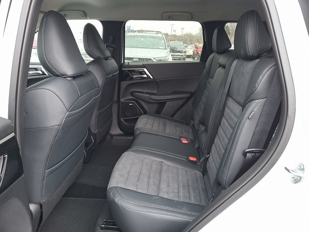 2026 Mitsubishi Outlander SE