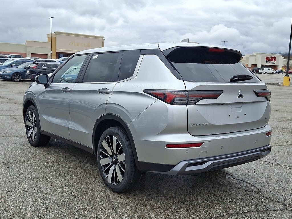 2026 Mitsubishi Outlander SE