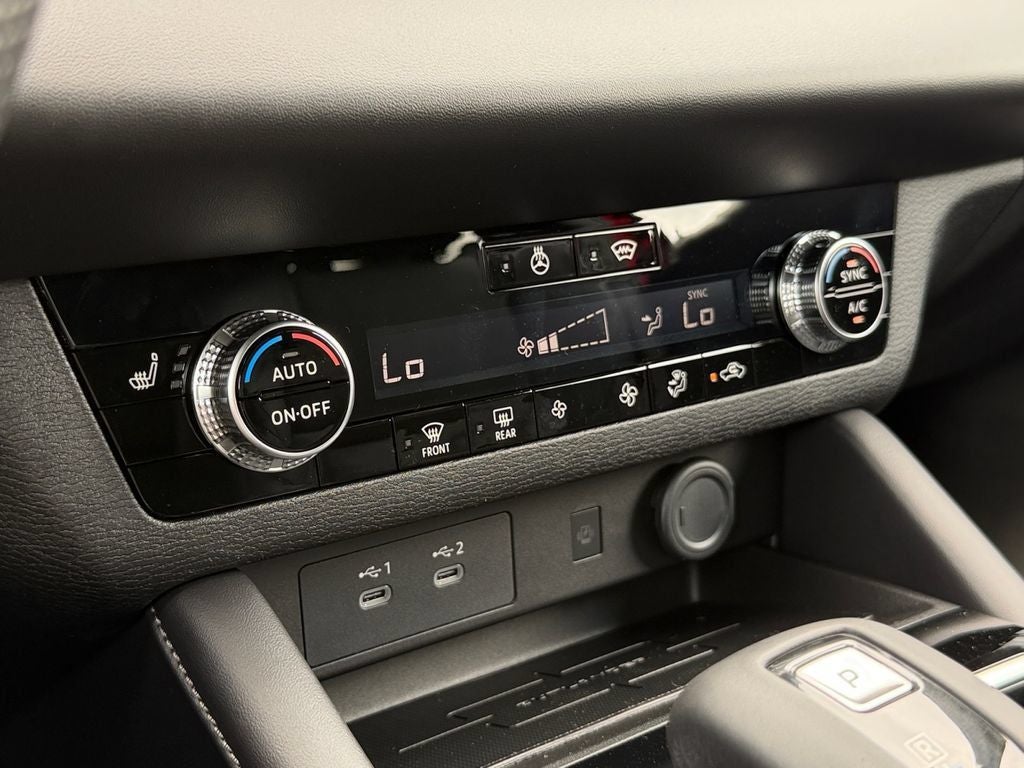 2026 Mitsubishi Outlander LE