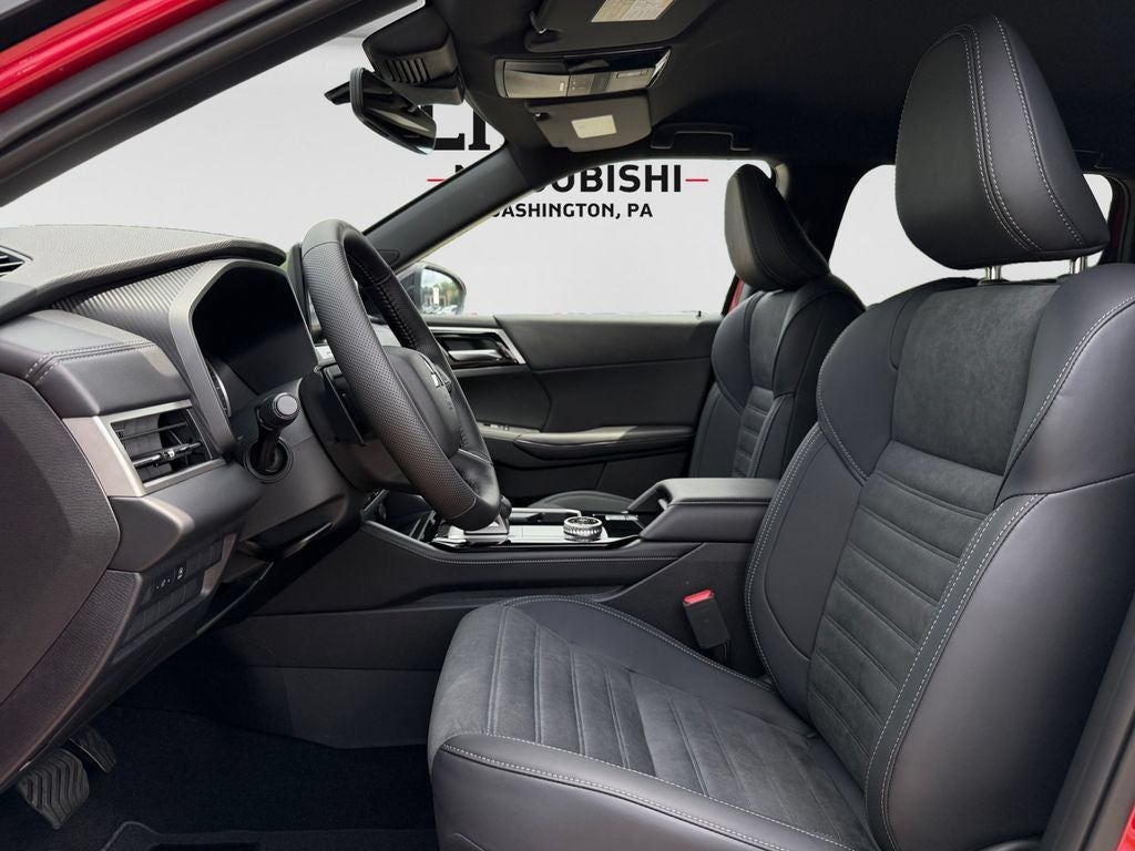 2026 Mitsubishi Outlander LE