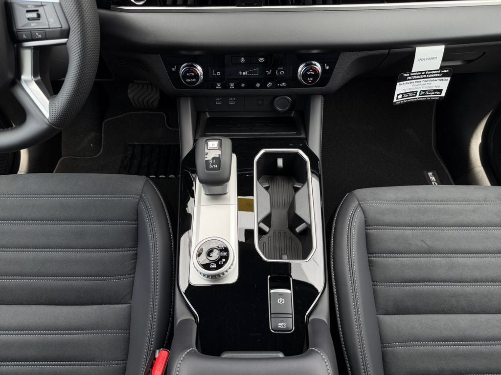 2026 Mitsubishi Outlander LE