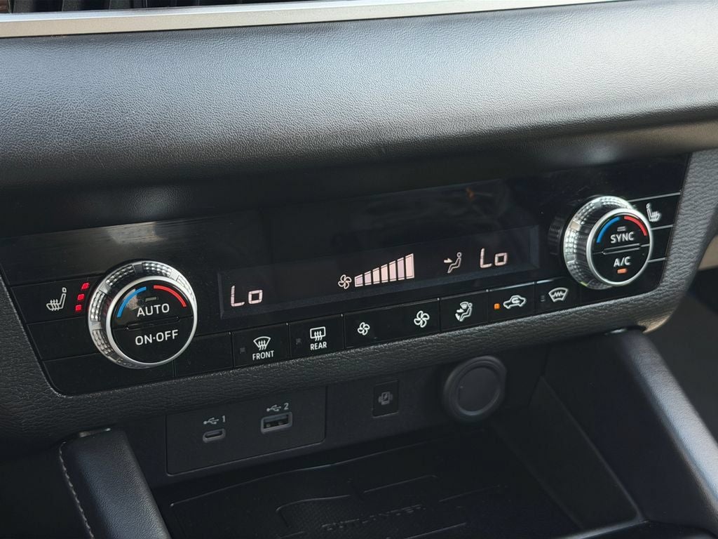 2023 Mitsubishi Outlander PHEV SE tech