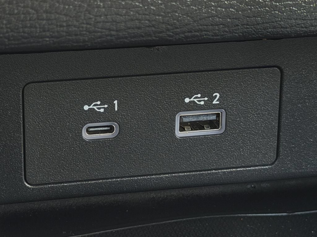 2023 Mitsubishi Outlander PHEV SE tech