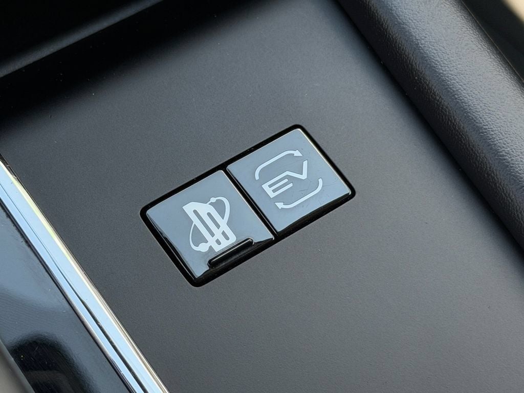 2023 Mitsubishi Outlander PHEV SE tech