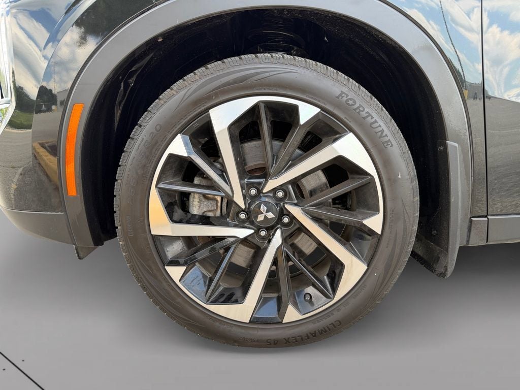 2023 Mitsubishi Outlander PHEV SE tech
