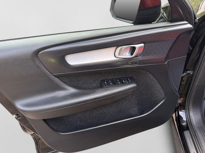 2020 Volvo XC40 Momentum